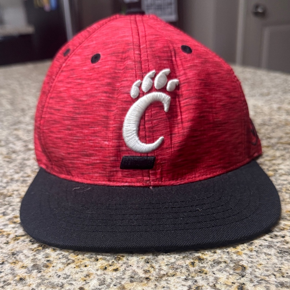 Red and Black Cincinnati Bearcats hat